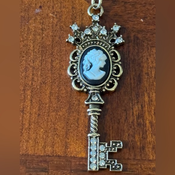 Victorian, Ornate, Crystal Cameo Silhouette Key, Vintage Inspired, Goth Necklace - Picture 7 of 10